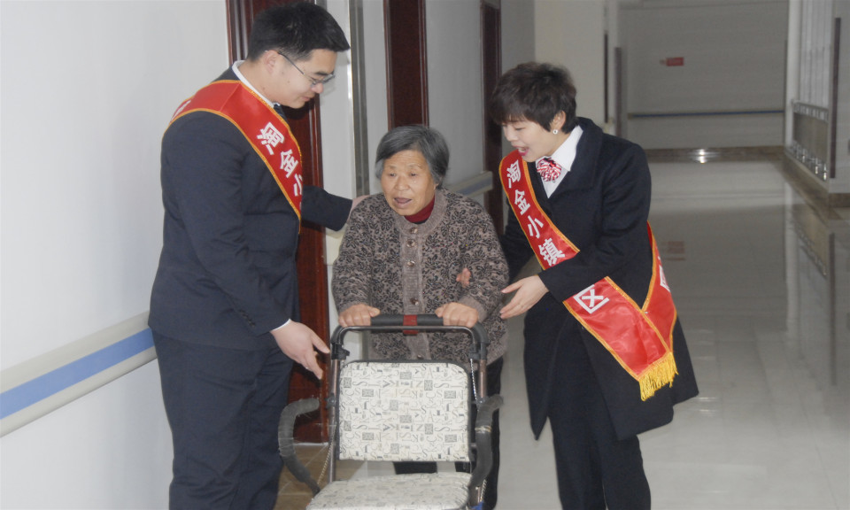 學(xué)雷鋒做雷鋒 中礦青年志愿者以行動(dòng)弘揚(yáng)時(shí)代新風(fēng) 學(xué)雷鋒做雷鋒 中礦青年志愿者以行動(dòng)弘揚(yáng)時(shí)代新風(fēng)