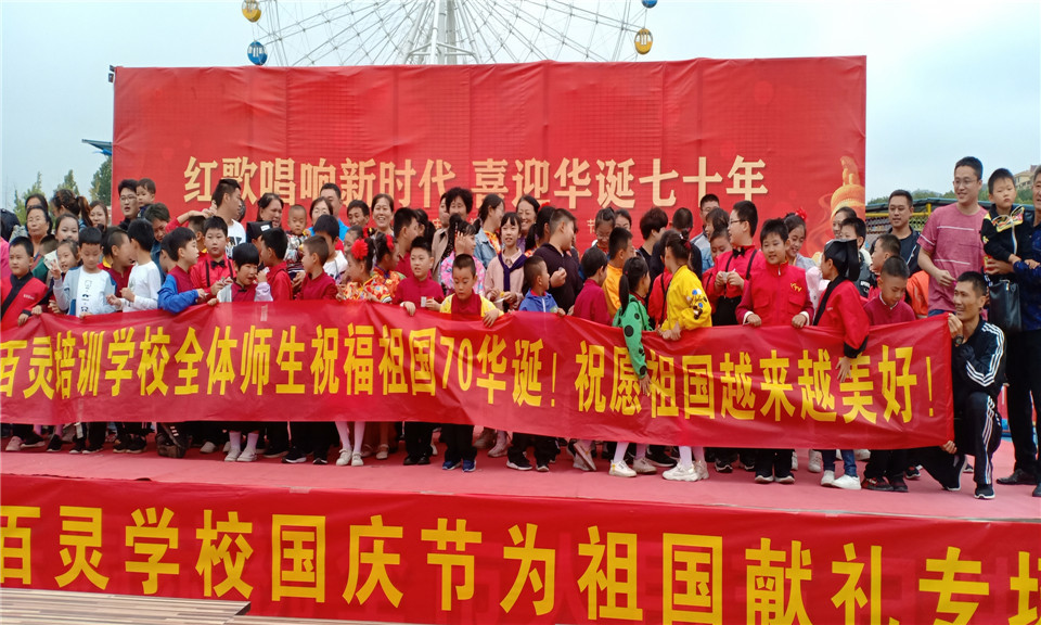 中矿景区“淘金游+爱国情”互动体验受热捧 中矿景区“淘金游+爱国情”互动体验受热捧