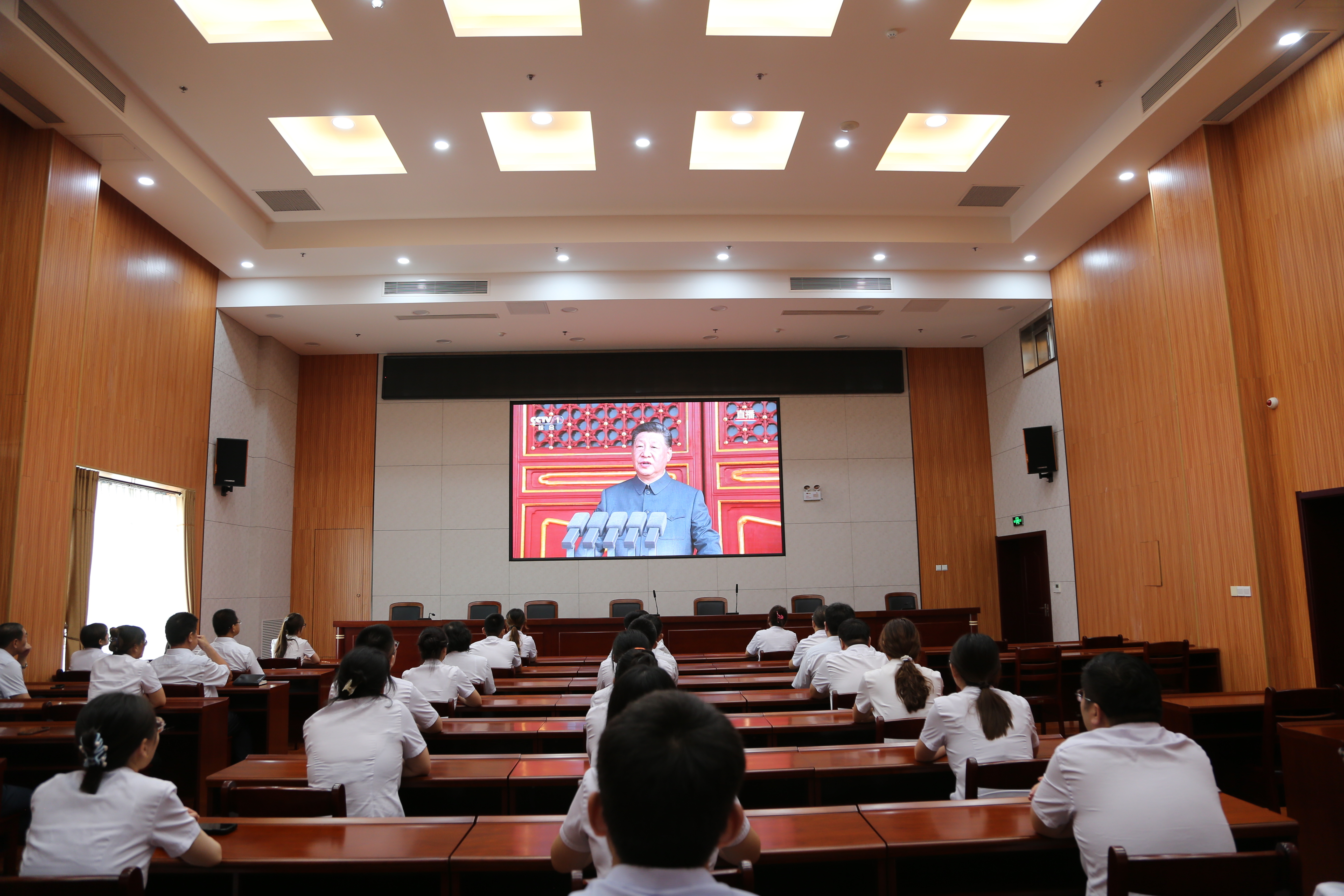銘記歷史 砥礪奮進(jìn)：山東中礦集團(tuán)組織觀看抗戰(zhàn)勝利80周年閱兵儀式