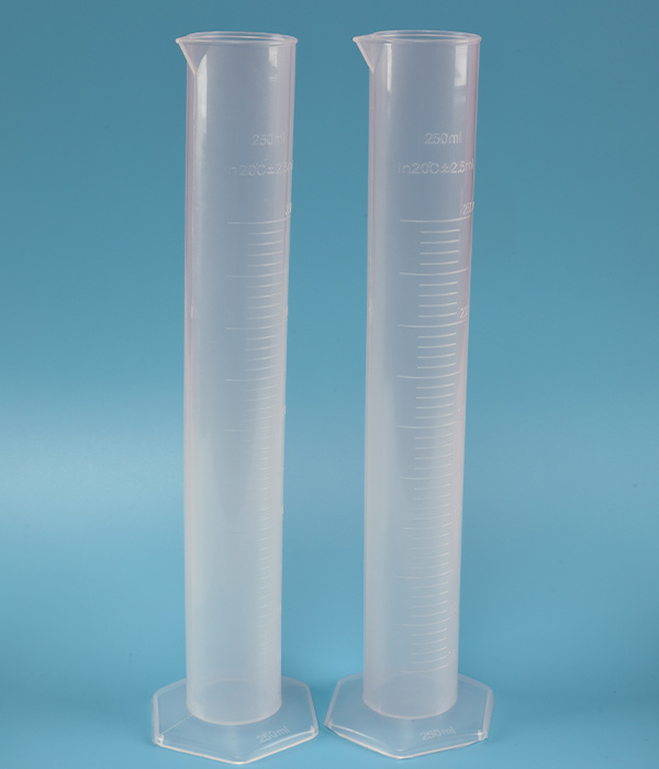 Cylindre médical gradué de 250 ml