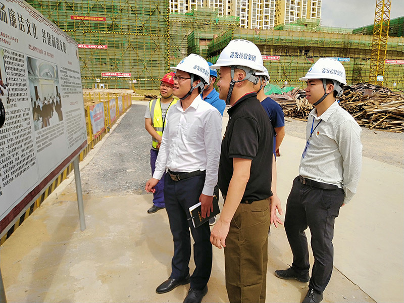 防城港市紀委宣傳部與防城港市電視臺一行到市第八中學考察項目廉政建設工作