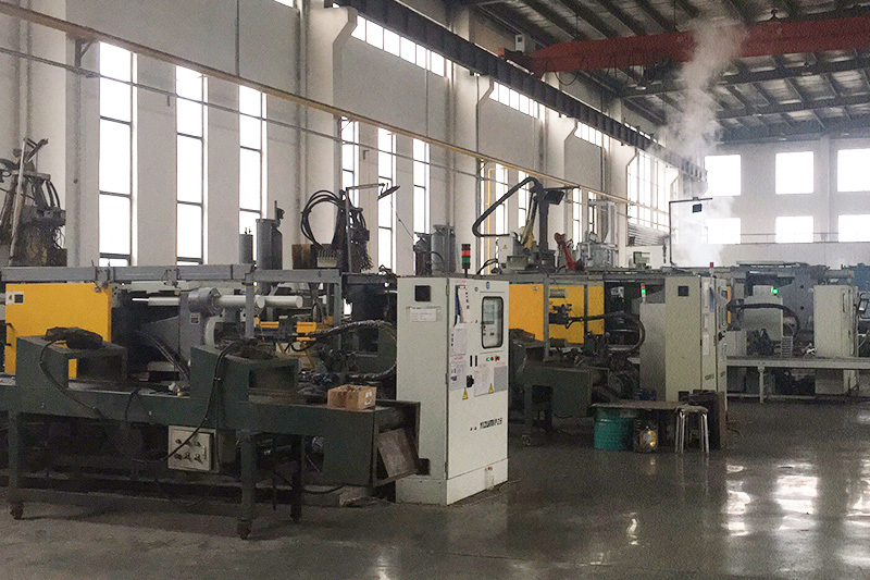 Cold chamber die casting machine