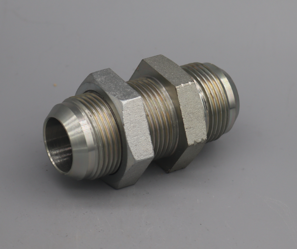 JIC MALE 74°CONE BULKHEAD