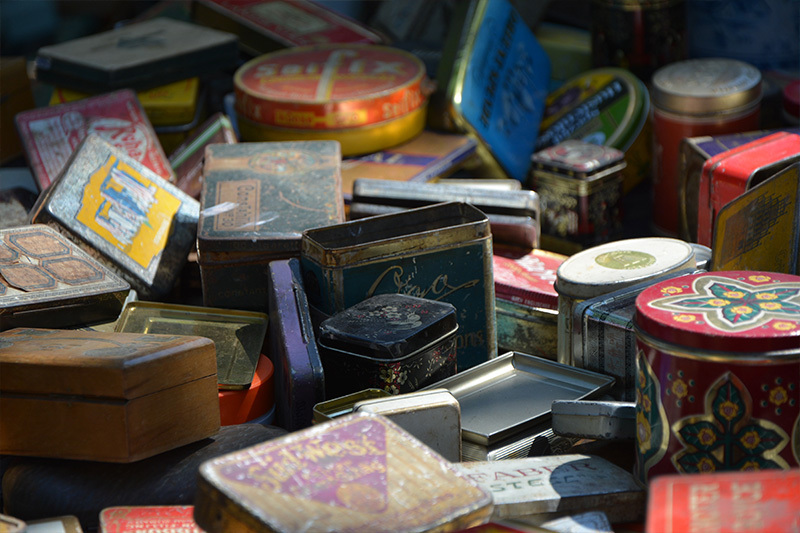 Is the tinplate lid paper can tight?
