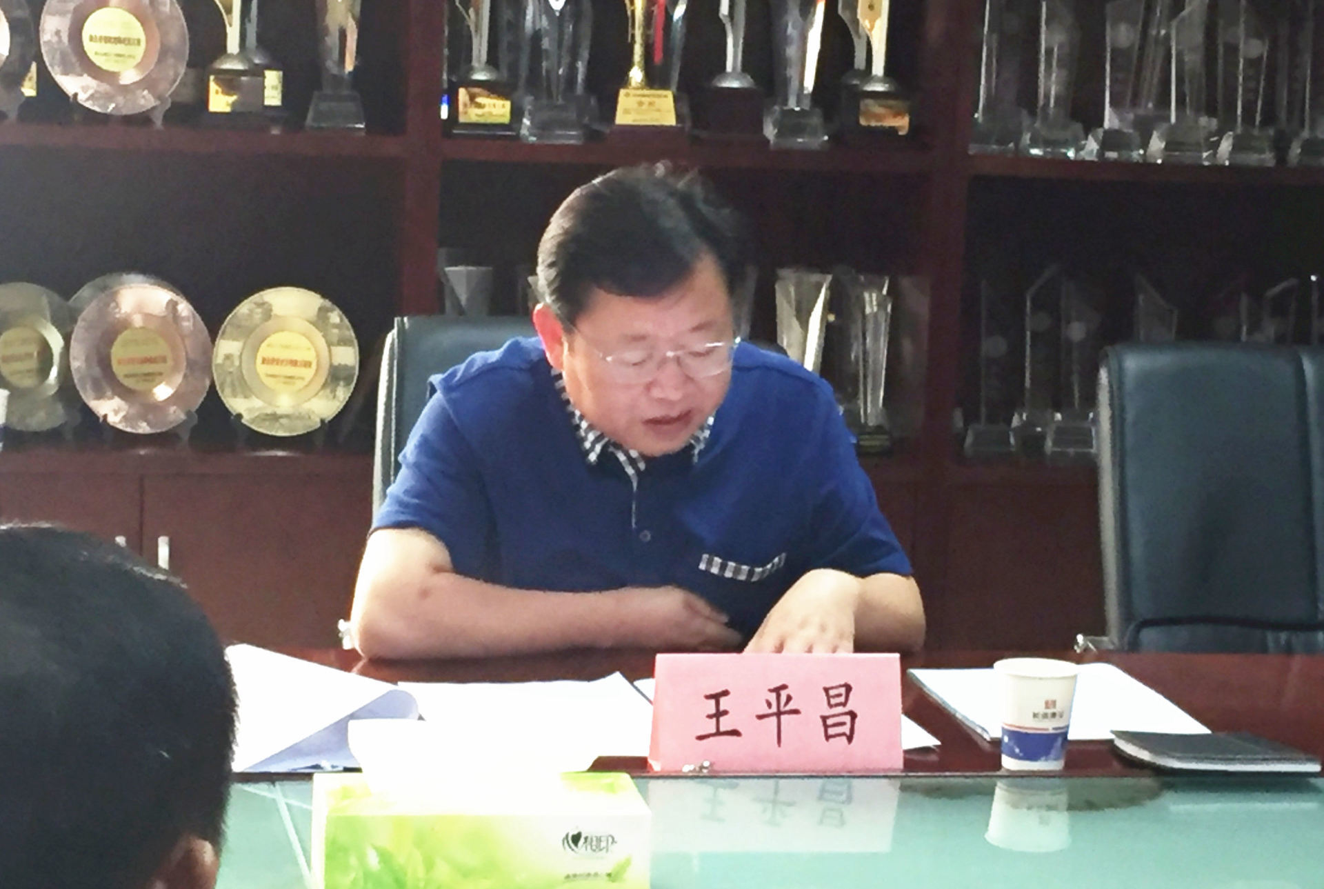 夷陵區(qū)委副書記、區(qū)長王平昌率相關(guān)職能部門負(fù)責(zé)人到我公司調(diào)研慰問