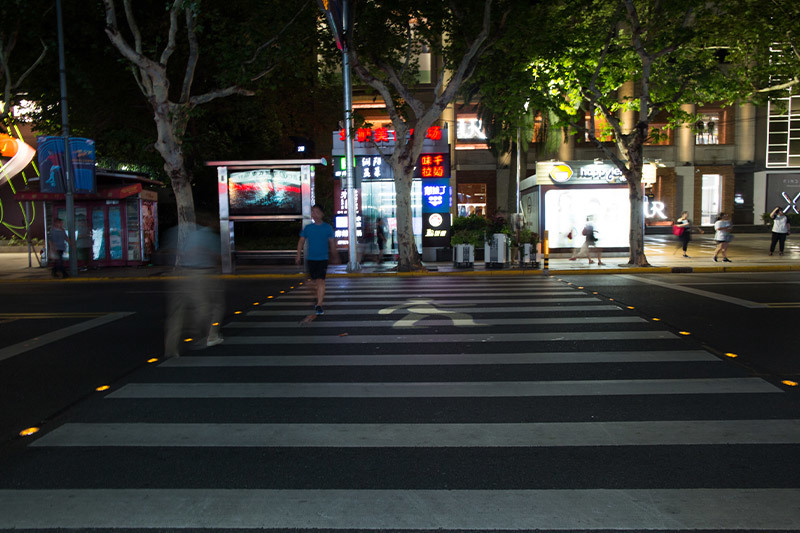 Luminous floor tiles pedestrian guidance