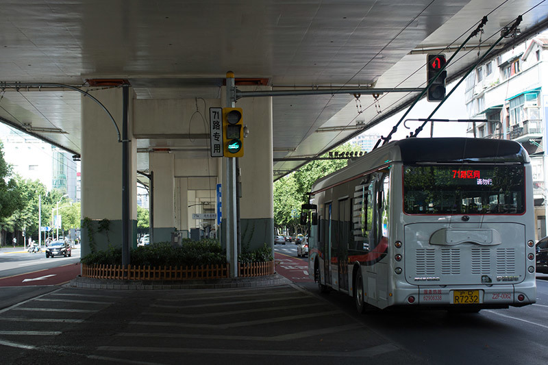 Shanghai No. 71 bus lane