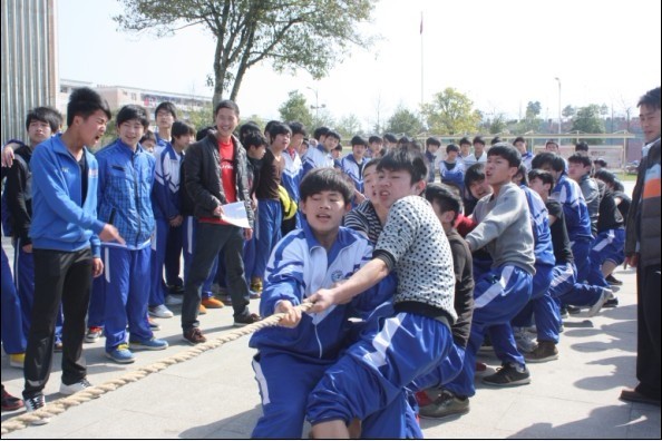 江西省西山学校学生周末课外联赛火热开展