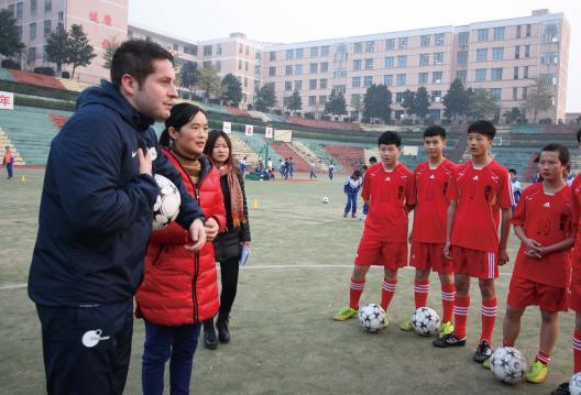中国第1时间 江西省西山学校：足球特色学校 为足球豪门输出少年天才