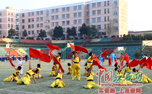 江西西山學子武術表演一出手 網絡媒體記者紛紛點贊（圖）