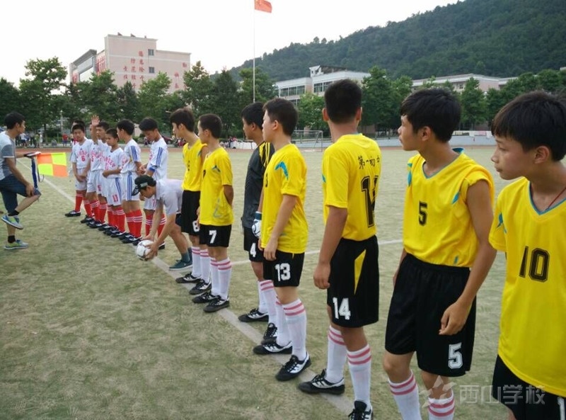 我校协办2015年进贤县初级中学七人制足球赛，西山学校首战告捷