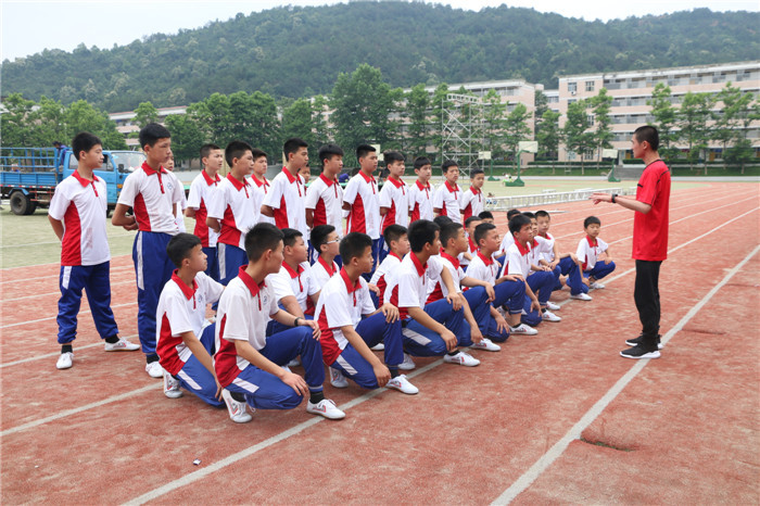 示范引领 相互促进-江西省西山学校举行体育优质课展示活动