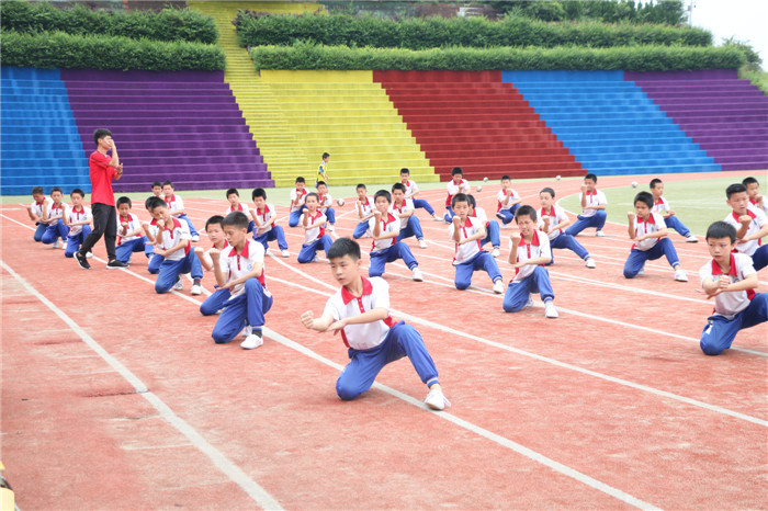 示范引领 相互促进-江西省西山学校举行体育优质课展示活动