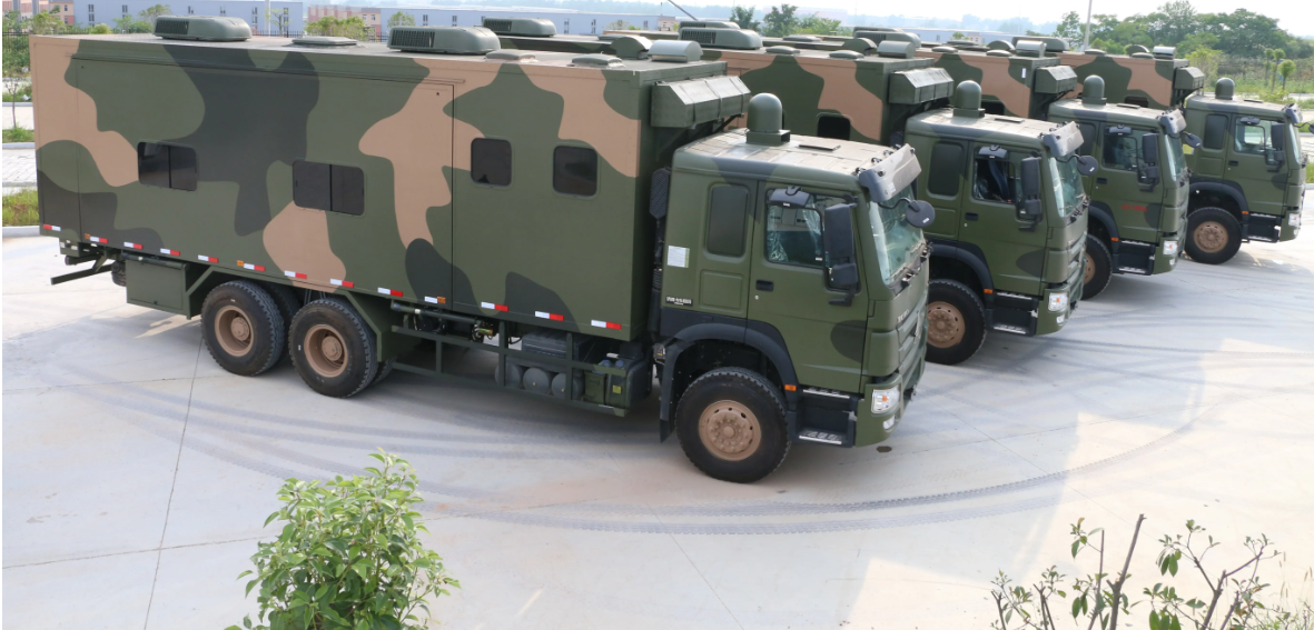 Field camping vehicle