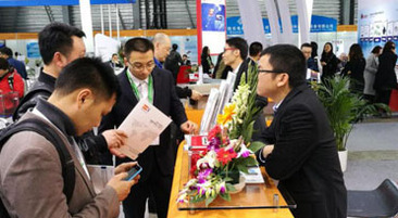 瑞丰恒532nm绿光激光器用在有色玻璃内雕，增添艺术价值