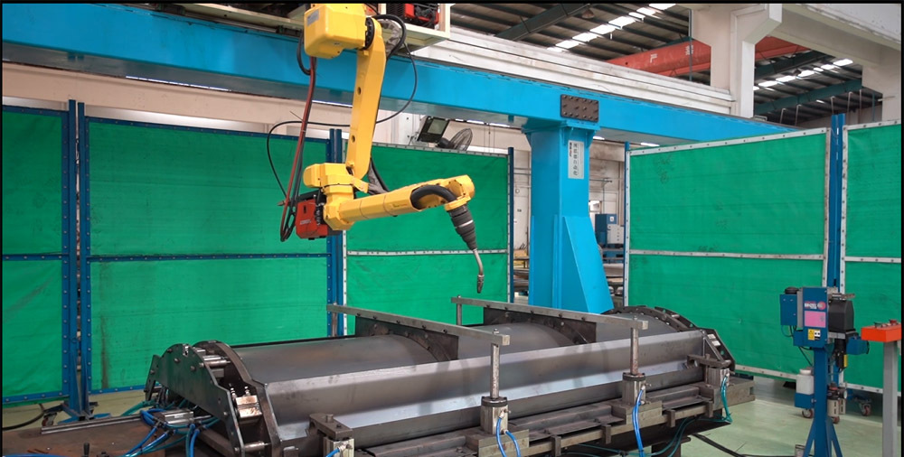 Intelligent automatic welding robot