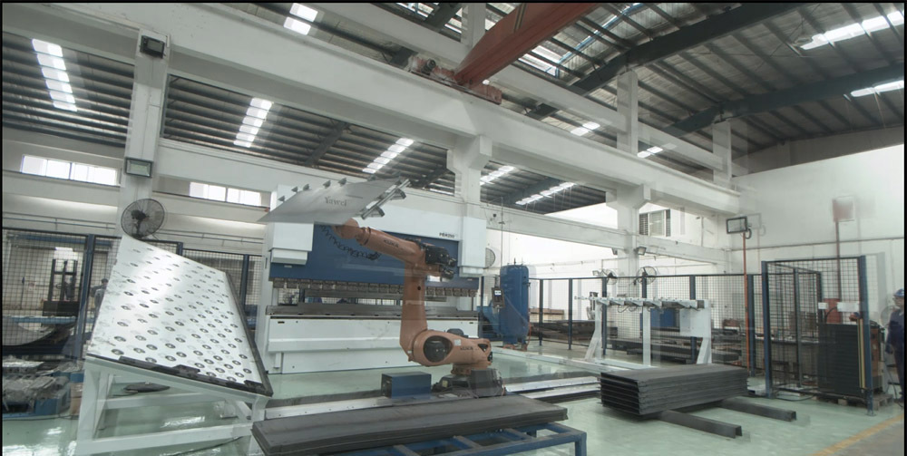 Intelligent sheet metal forming robot