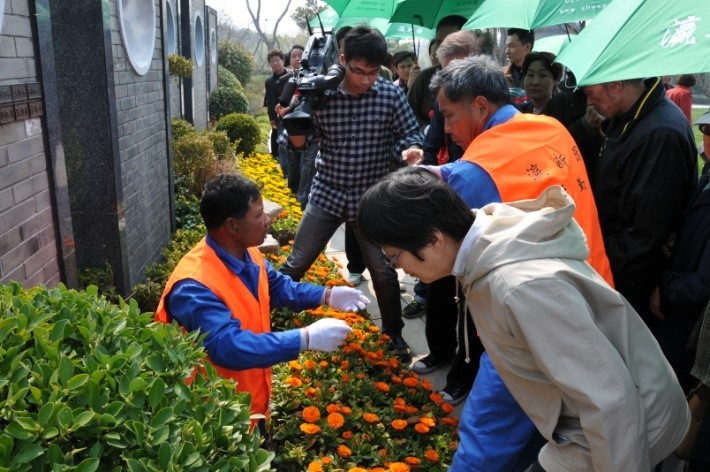 瀛新园举行第二届普爱苑公益性生态葬集体落葬仪式