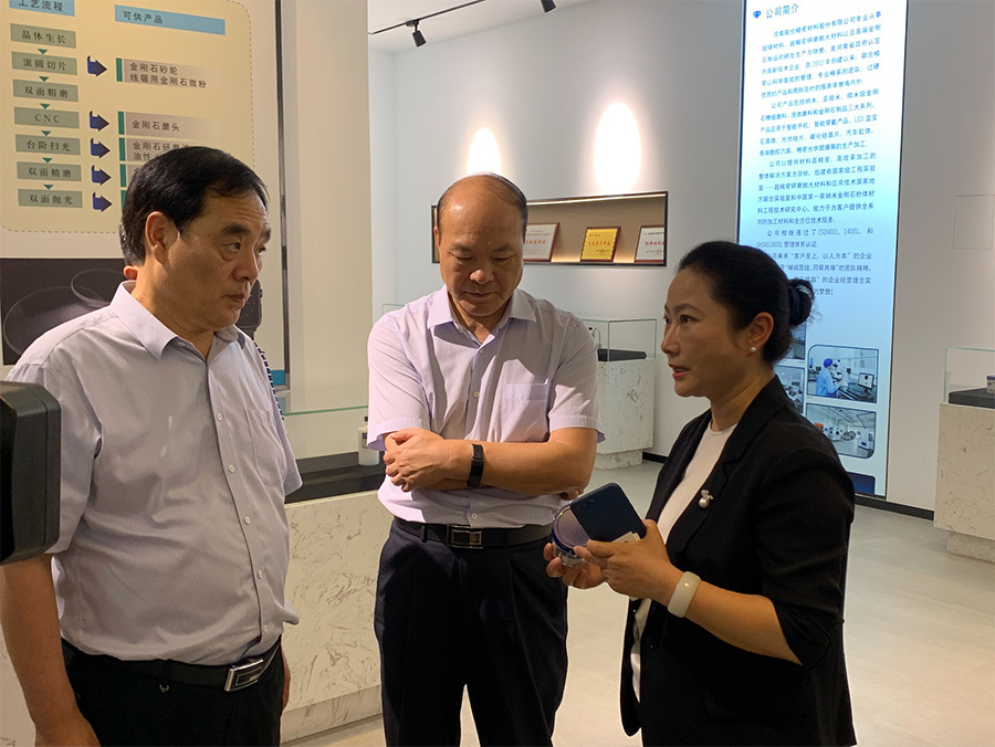 郑州市人民检察院刘海奎检察长、经开区党工委书记樊福太莅临公司视察指导工作