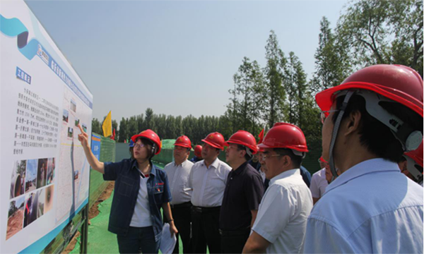 副市长常红军一行到公司金锣东线供热管网施工现场视察调研