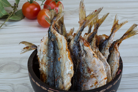 魚(yú)干是一種熱能較高的食品，多吃它與多吃肉沒(méi)有區(qū)別