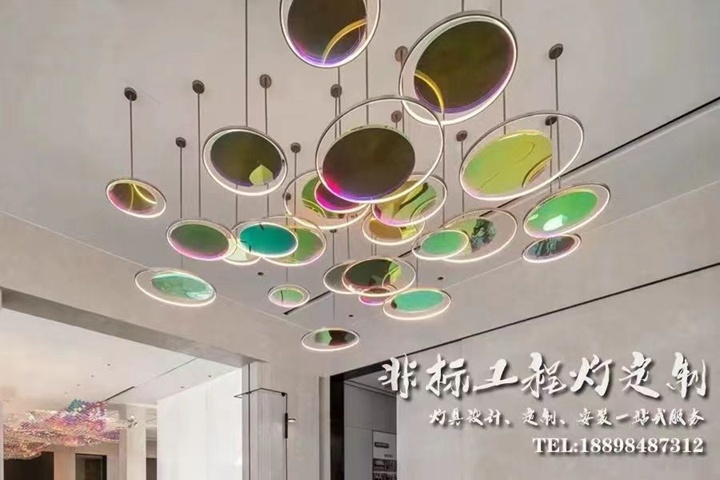 后現(xiàn)代七彩藝術(shù)吊燈定制
