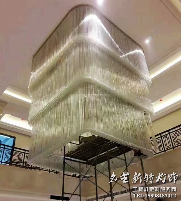售樓部水晶吊燈安裝現(xiàn)場(chǎng)