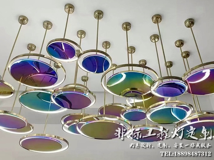 后現(xiàn)代七彩藝術(shù)吊燈定制