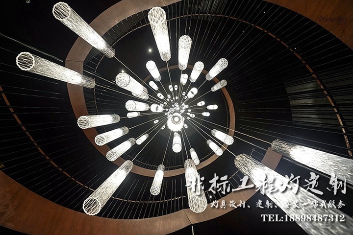 凱悅酒店旋轉(zhuǎn)樓梯吊燈定制