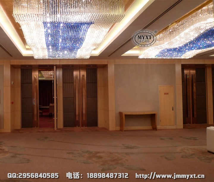 大連五星級(jí)酒店彩色工程水晶燈配置方案