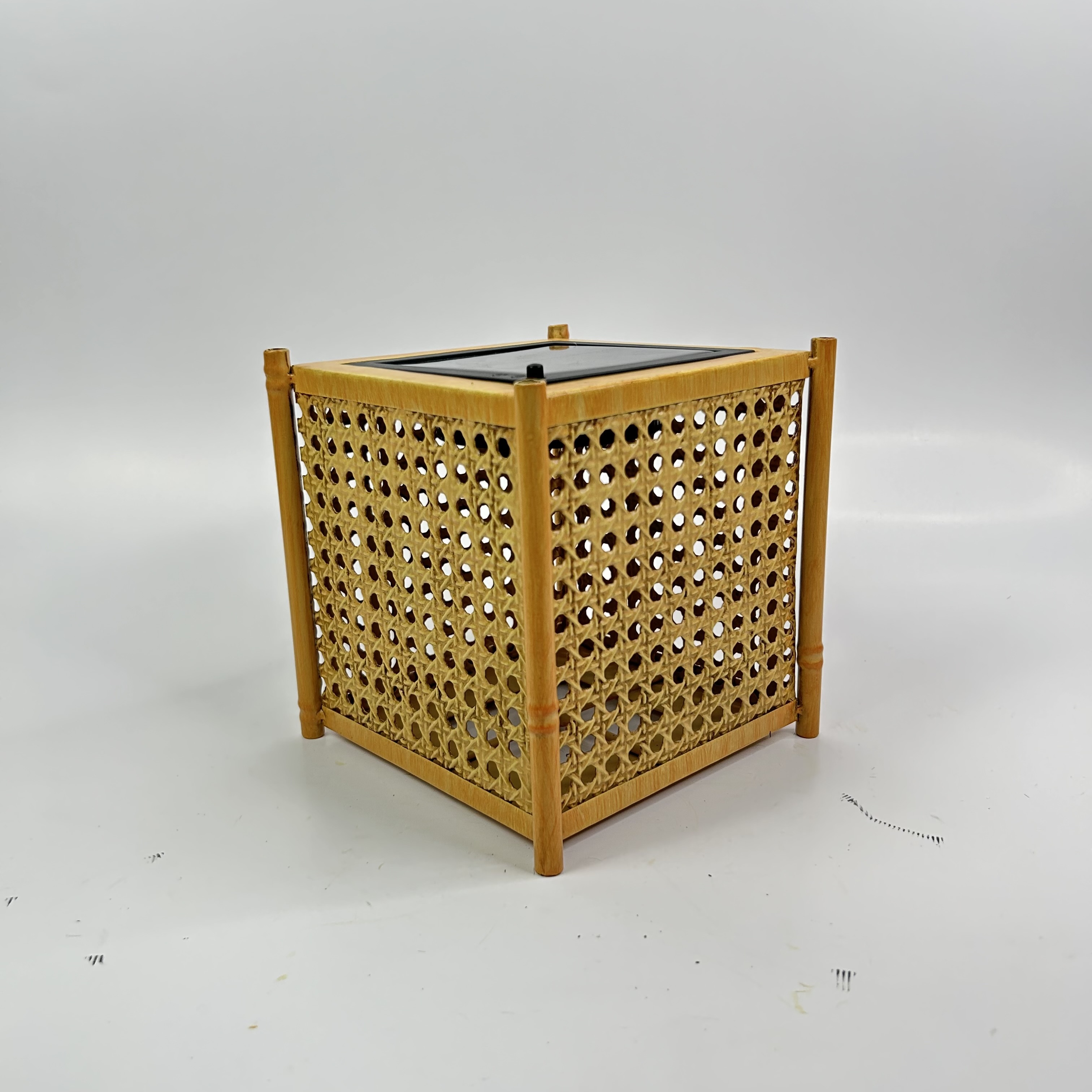 Rattan Solar Soft-glowing Lamp for Garden Decorations