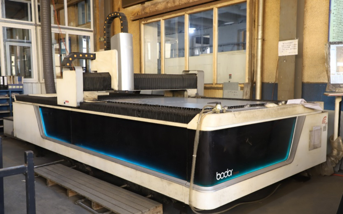 Laser cutting machine