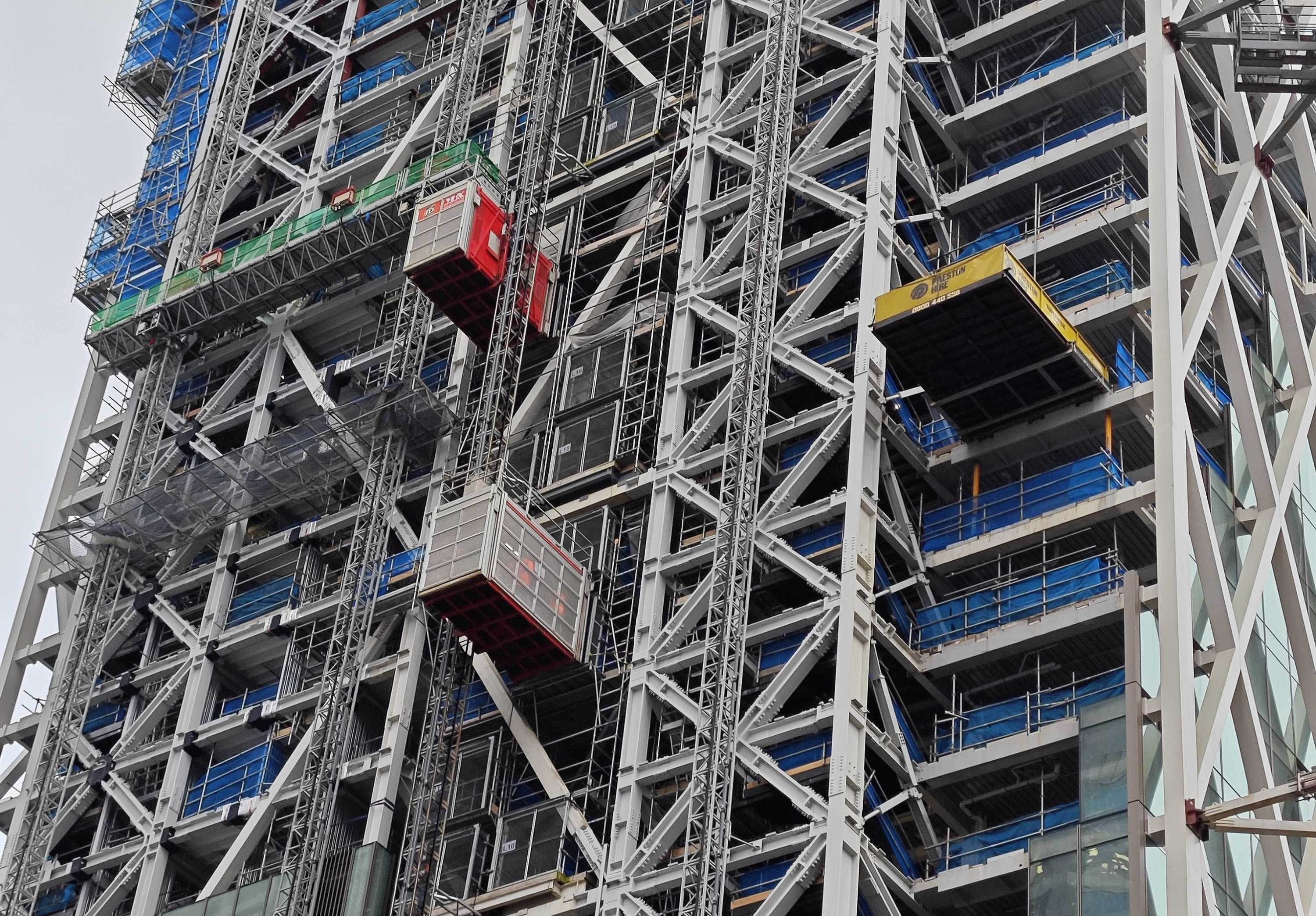 Construction Hoist、Mast Climbing Platform、SuperDeck Loading Platform application in New Zealand