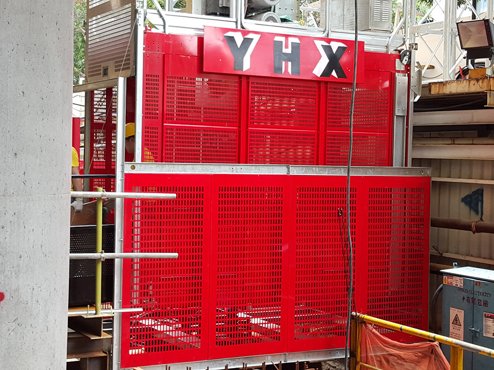  施工升降机应用在香港工地