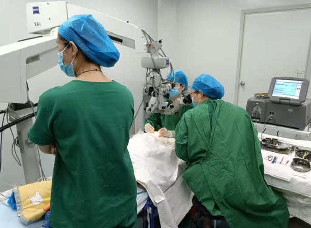 河北省石家庄市首例SmartLOAD®智能预装人工晶状体植入手术顺利完成