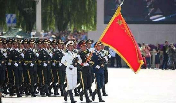 致敬！中国军人，致敬！退伍老兵。