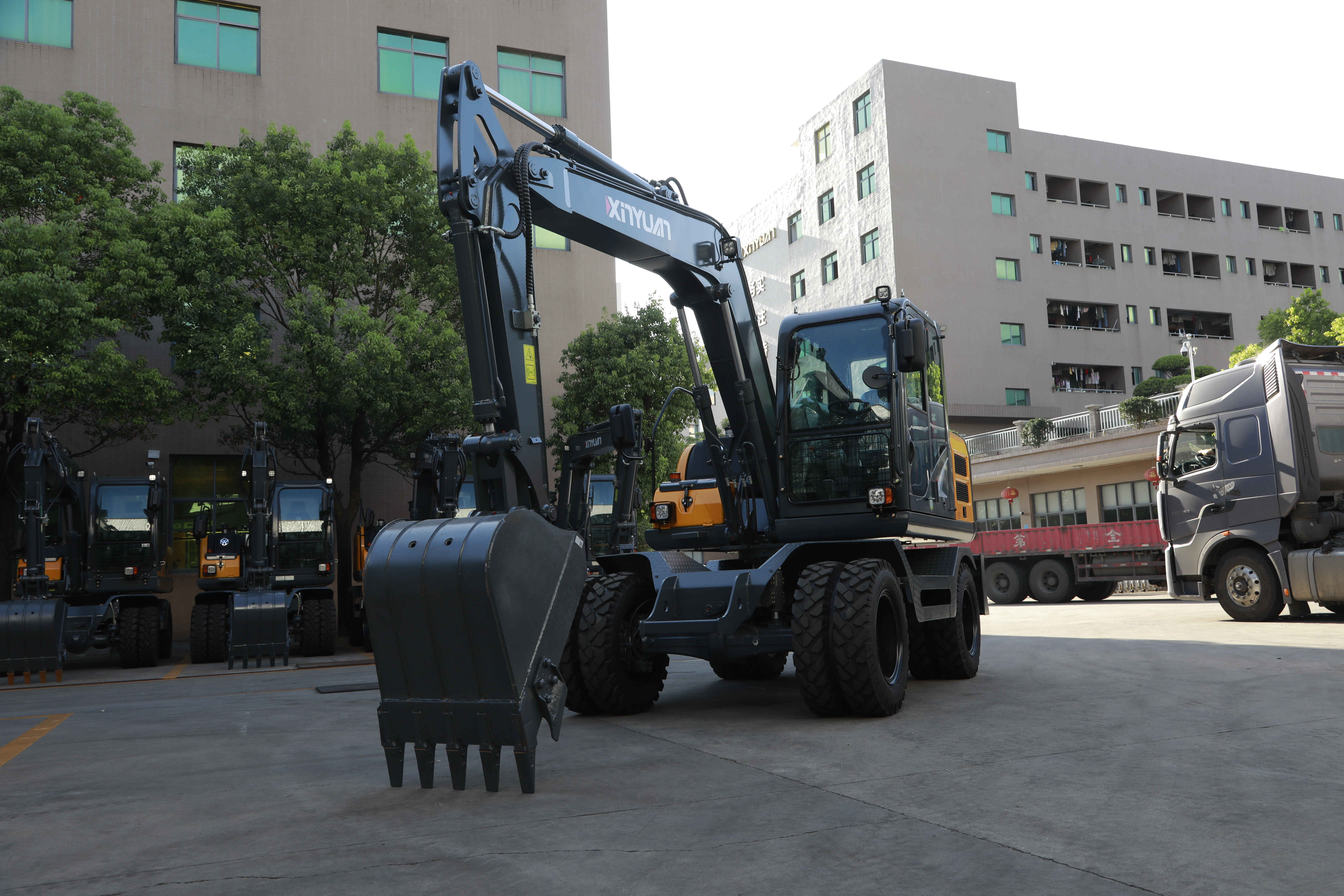 XYC120WTJ 9ton Wheel Excavator with Clamp Pipes Construction Machine Made In China