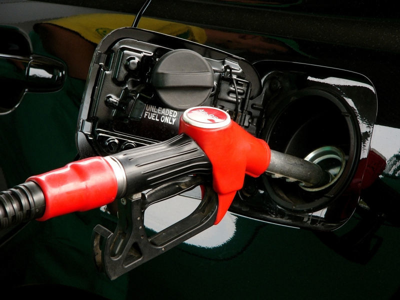 加油时听到油盖有泄气声正常吗？