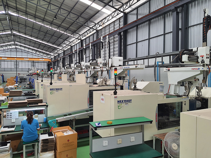 Injection molding equipment Injection molding equipment