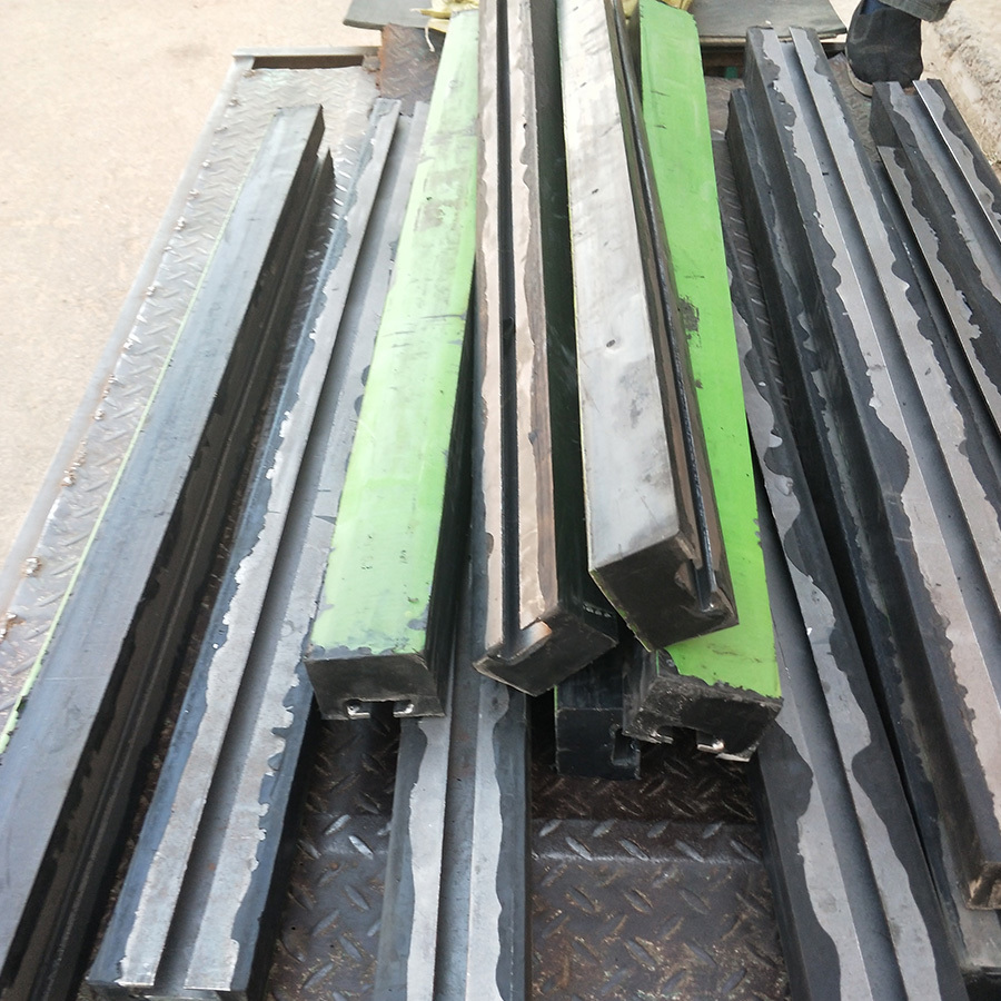 Rubber inlay type C collision damping blocks