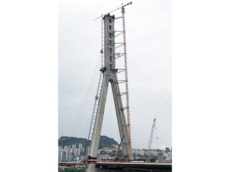 橋塔施工用斜直兩用施工升降機