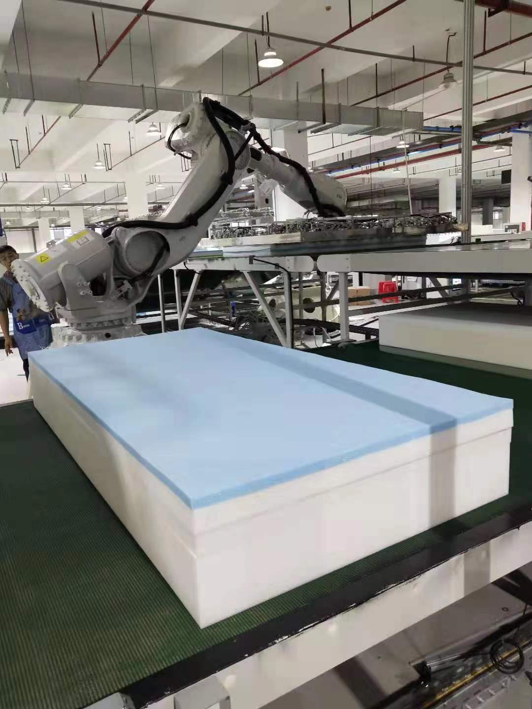 海綿床墊復合機器人系統