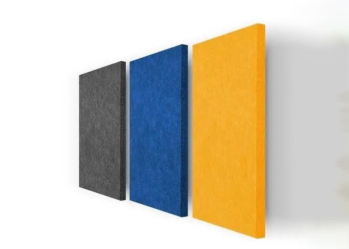 Caractéristiques principales Avec un substrat en fibre de verre, un tissu de plusieurs couleurs recouvre la face ; classe A résistant au feu sur la combustion ;