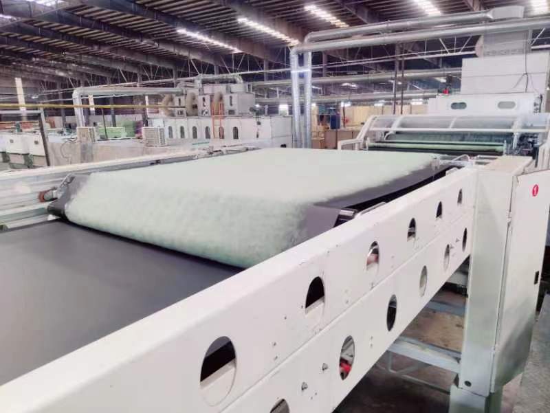 LIGNE DE PRODUCTION DE OUATE DURE DE LIAISON THERMIQUE NON TISSÉE HONGE POUR MATELAS