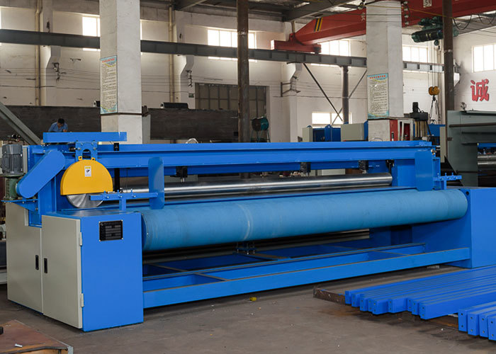 Nonwoven Winding and Cutting Machine with Encoder Controlled