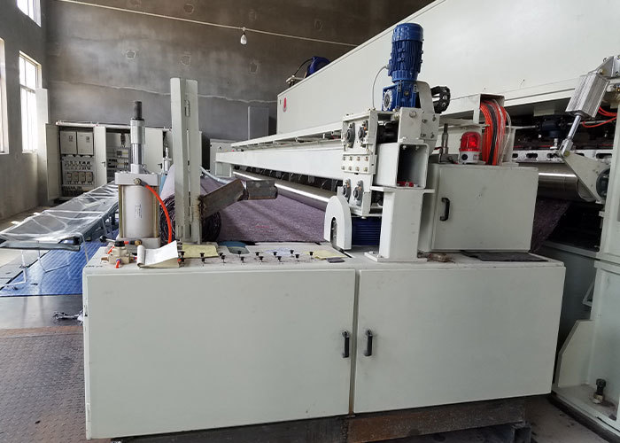 3KW Non Woven Roll To Sheet Cutting Machine PLC Touch Screen Control
