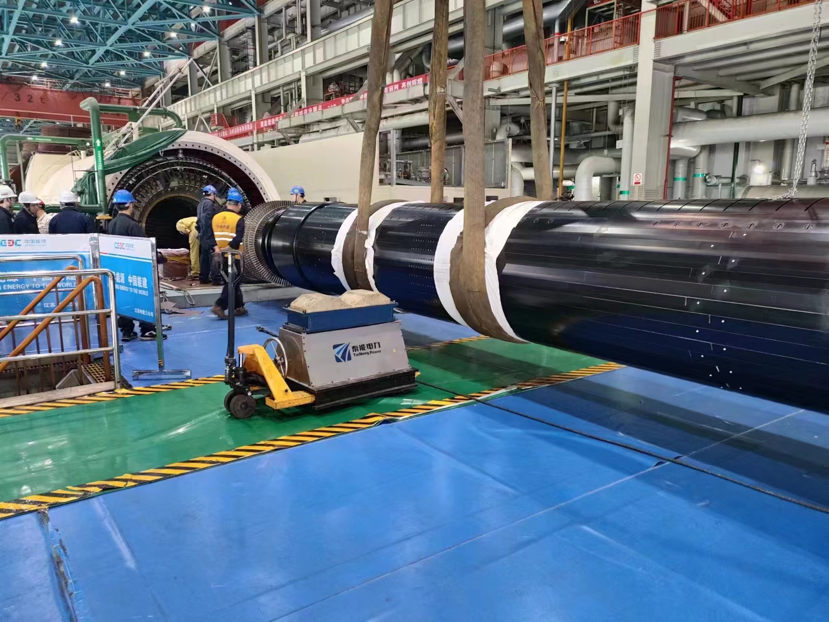 國(guó)能諫壁發(fā)電有限公司#13機(jī)發(fā)電機(jī)轉(zhuǎn)子順利回穿