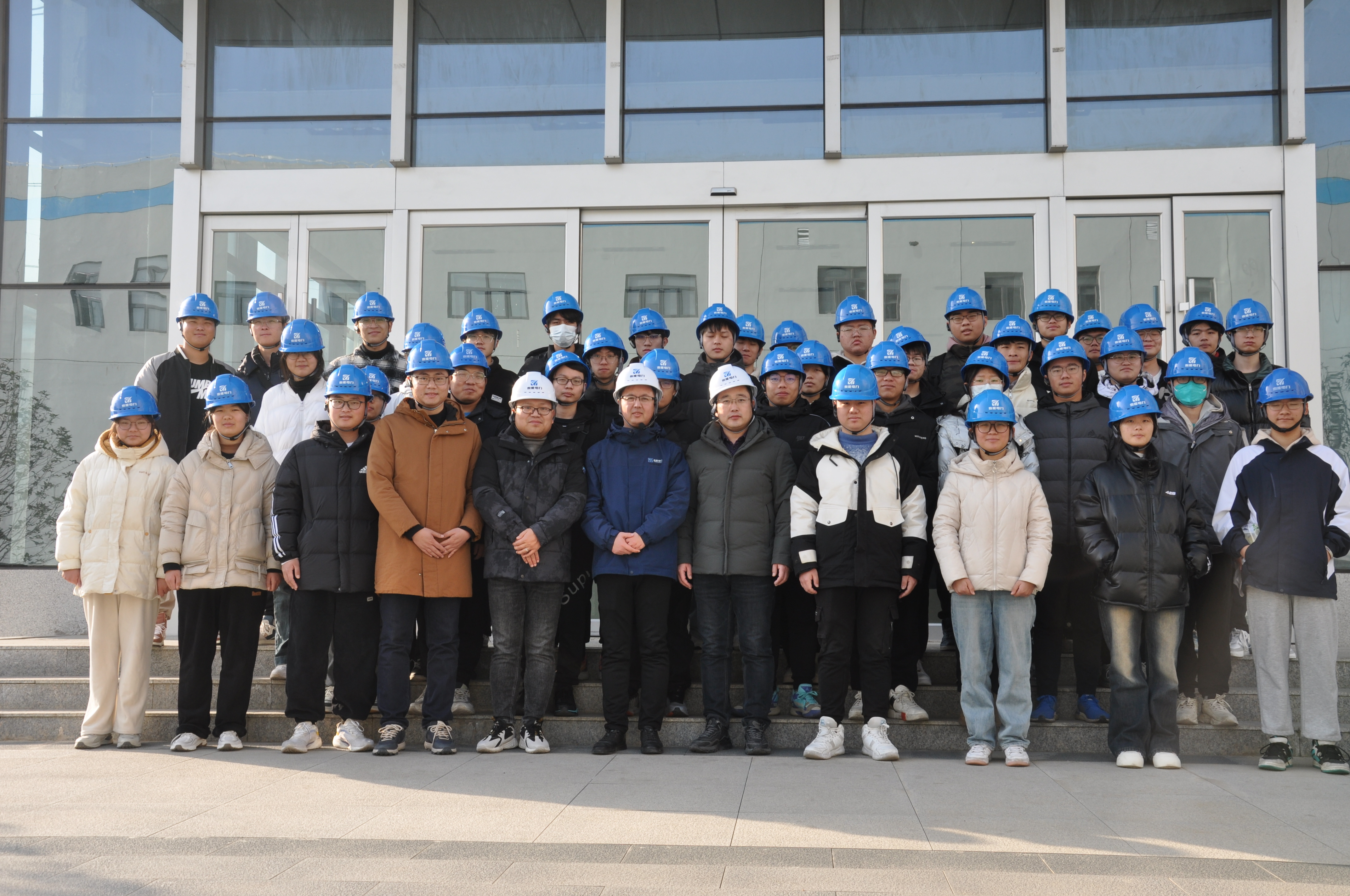 泰能電力組織淮南師范學(xué)院電廠見習(xí)活動(dòng)