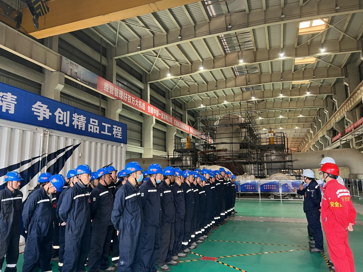 皖能銅陵項(xiàng)目百萬機(jī)組高中壓外缸整體吊裝