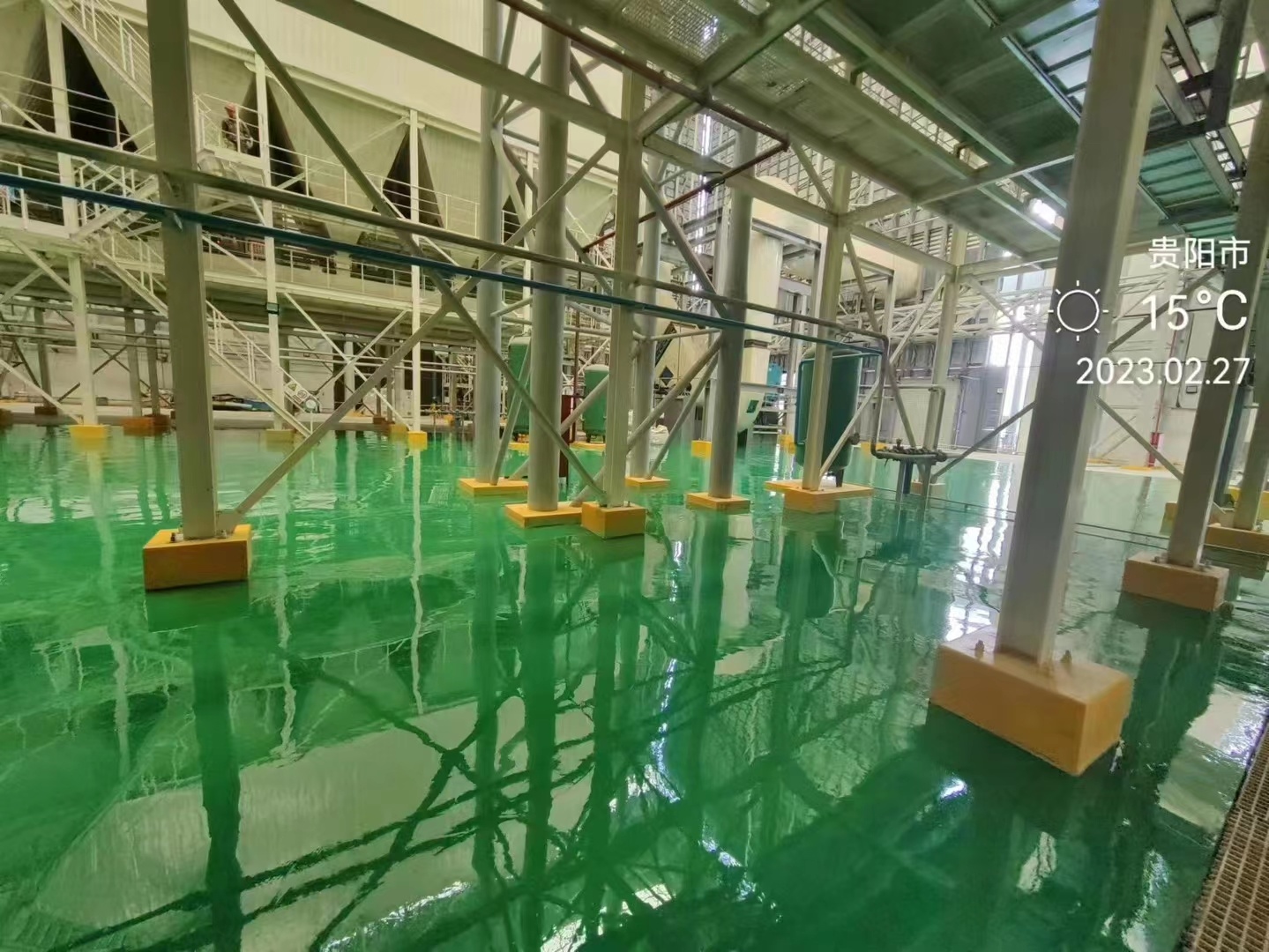 贵州某项目30吨水性材料进场及施工完成后效果展示